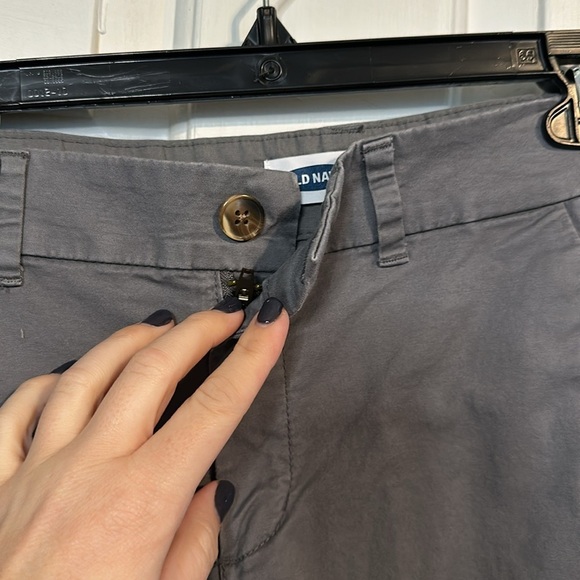 Old Navy Size 6 grey short - Picture 2 of 4